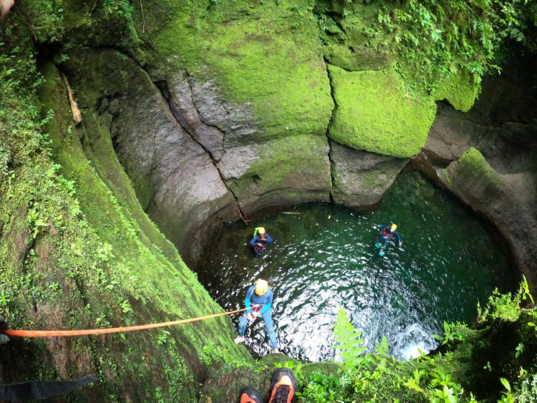 2-canyoning-dominica.JPG